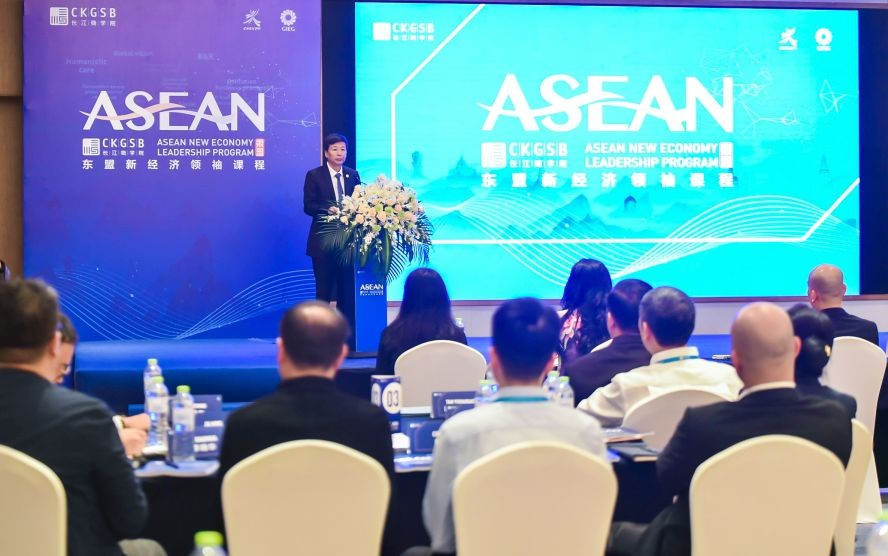 主辦單位領導在開班儀式上致詞。