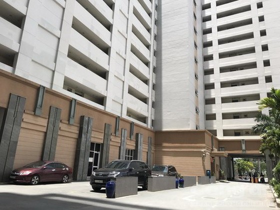 3歲男孩被發現墜樓身亡的地點。（圖源：）