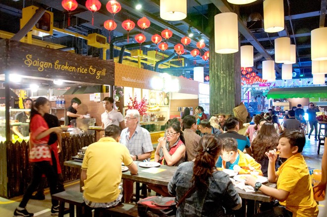 Sense Market地下市場繼續營業不僅吸引國內顧客，而且還有國際遊客。