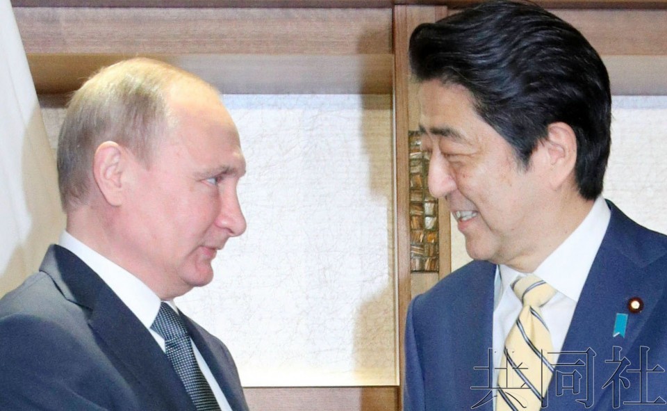 普京與安倍。（圖源：共同社）