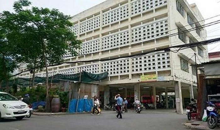 被視為座落於黃金地段的第十郡黎鴻鋒街419號當前出租給西貢鞋業公司。（圖源：PLO）