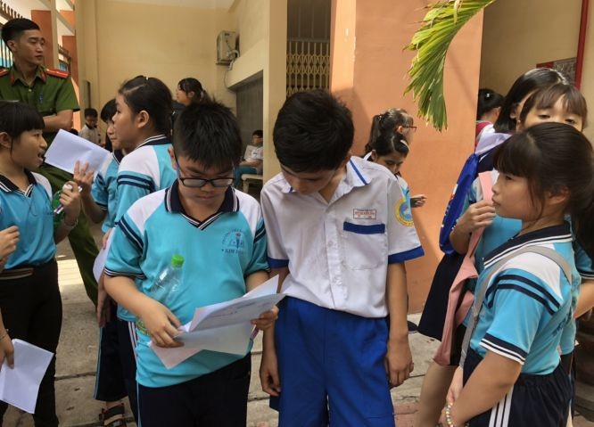 考生在考試後分享試題。