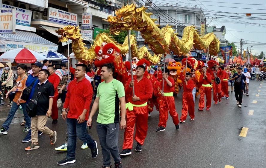 第五郡豪勇堂龍獅團參加遊行。
