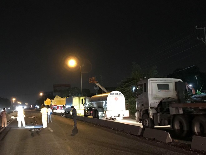 水管破裂路面塌陷 ảnh 1