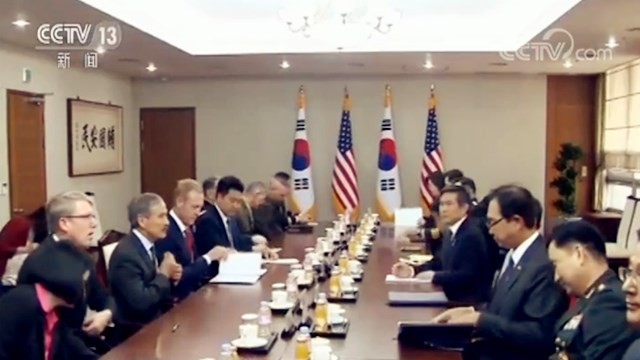 韓國國防部長官鄭景斗3日在首爾與到訪的美國代理國防部長沙納漢舉行會談，雙方就終止韓美“乙支自由衛士”聯合軍事演習達成一致。（圖源：CCTV視頻截圖）