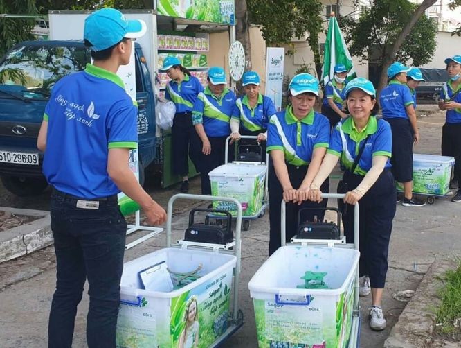 第六郡婦聯會正式配合西貢紙業股份公司成立“綠化隊”。