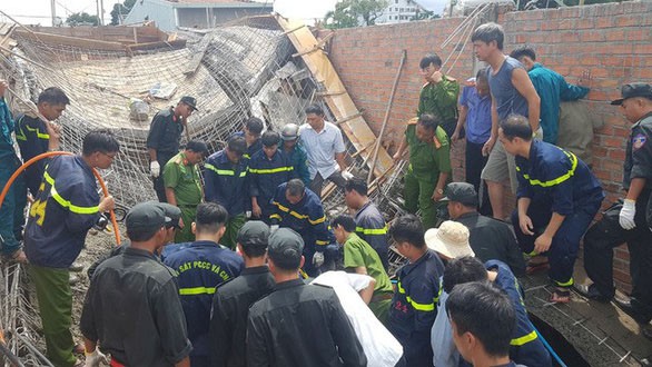 建築工程施工意外，手腳架突然倒塌，導致1人當場死亡、另1人重傷。（圖源：黃公東）