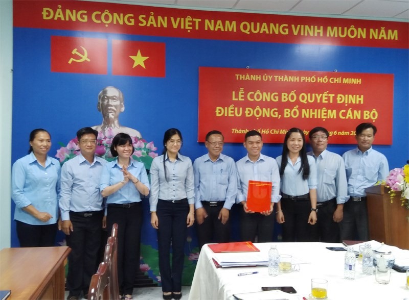 市委民運處舉行的所屬綜合與行政科成立《決定》公佈儀式。（圖源：市黨部新聞網）