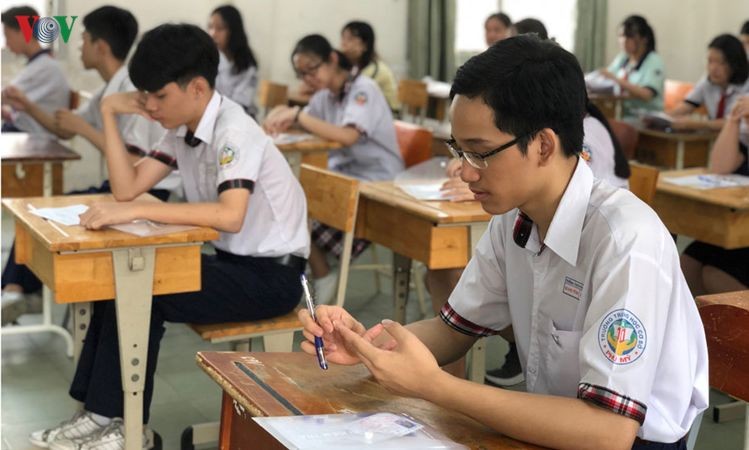 本市中考數學分數近五成不合格。圖為本市某一中考考場一瞥。（圖源：VOV）