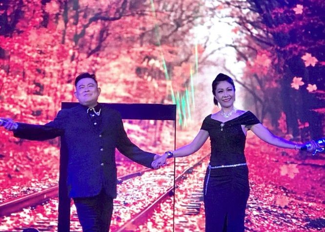 蔡榮與青霞演唱一瞥。