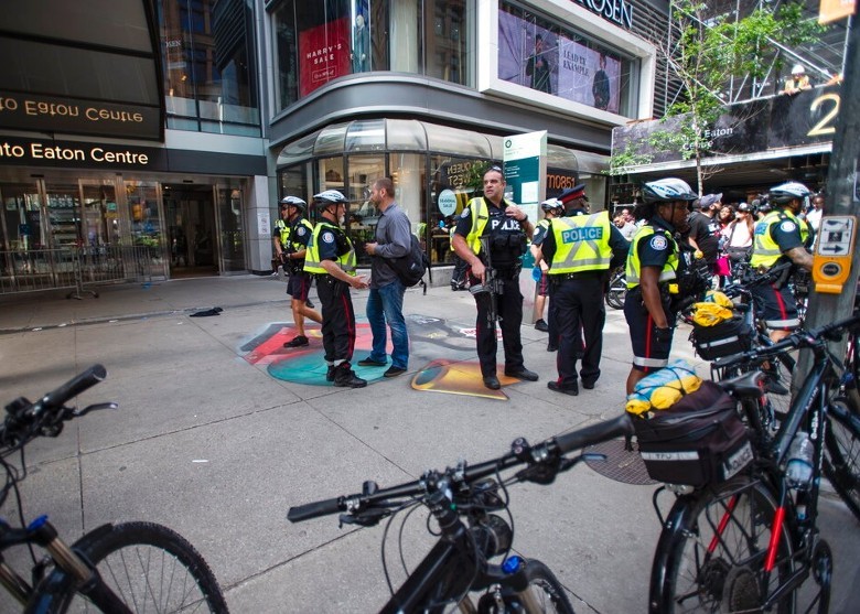 警方在現場調查。（圖源：AP）