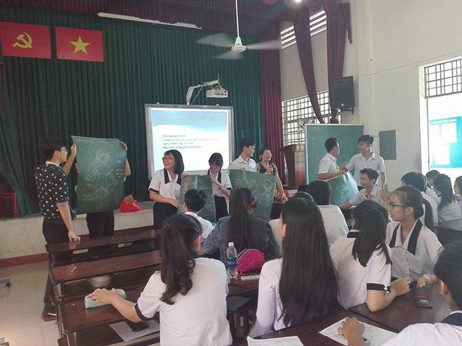 本市瑪麗‧居里高中學校的校園心理課。