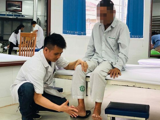 腦中風者可在48個小時後進行康復功能鍛煉，甚至可在急救加護室鍛煉。