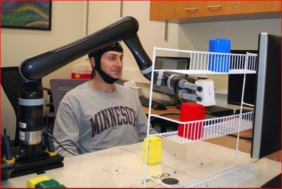 機器人手臂可以用思想控制，不需要腦植入。（圖源：互聯網）