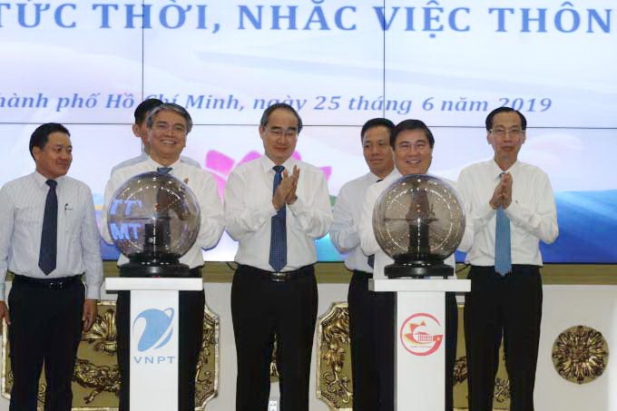 市委書記阮善仁見證系統啟用儀式。（圖源：屈大南）