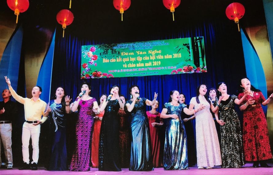 長青文藝俱樂部活動表演。