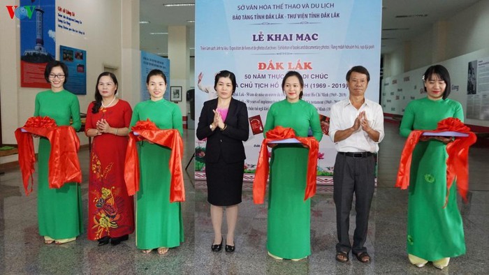 圖為“達樂-胡志明主席遺囑落實50週年”資料圖書展開幕式。（圖源：VOV）