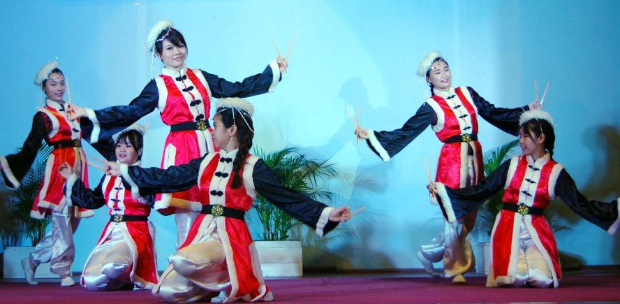 蓮花歌舞團表演服務不遺餘力。