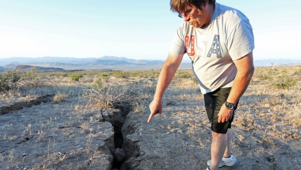地震給加州居民地產房屋等帶來損害。（圖源：路透社）