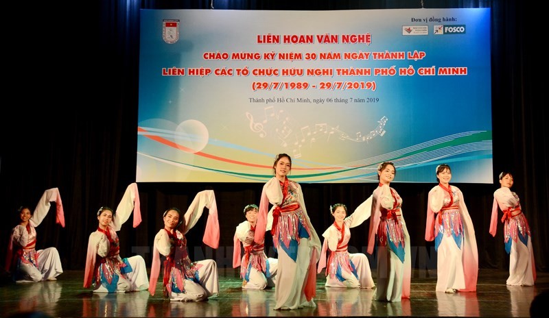 “30年發展里程”文藝聯歡會表演節目一瞥。（圖源：市黨部新聞網）