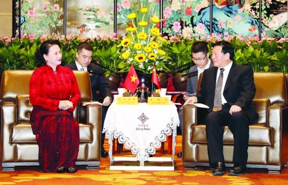 國會主席阮氏金銀接見江蘇省省委書記婁勤儉。（圖源：越通社）