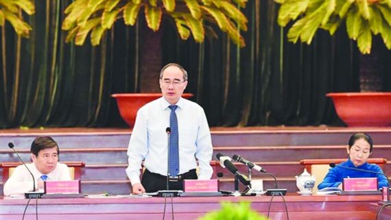 市委書記阮善仁（中）在會議上致閉幕詞。（圖源：互聯網）