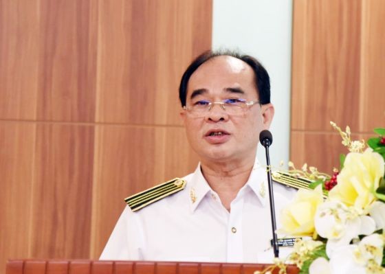 國家副總審計長阮光成在會議上匯報本年度國家審計機關的審查與評價工作進度。（圖源：N.Lộc）