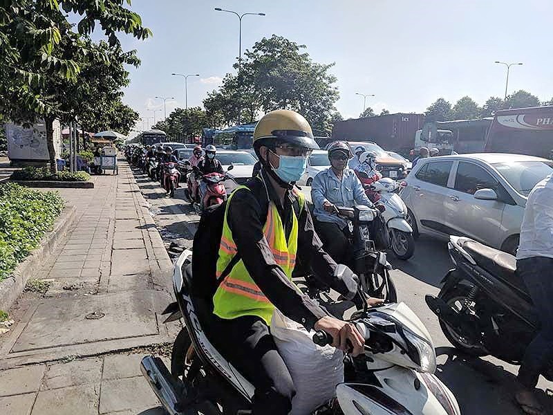 第二郡童文貢街交通於高峰時段嚴重堵塞。