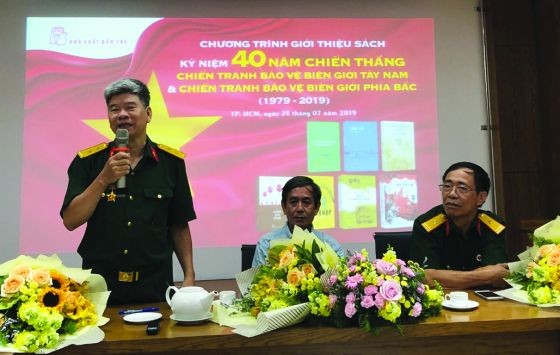 退伍軍人與年輕人交流。