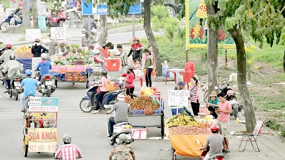 流動手推車佔用路邊來經營。