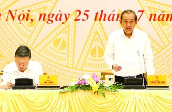 政府常務副總理張和平（右）主持會議並發表講話。（圖源：越通社）