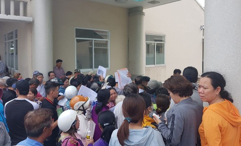 民眾在第二郡人委會辦公室參加關於守添項目的會議。