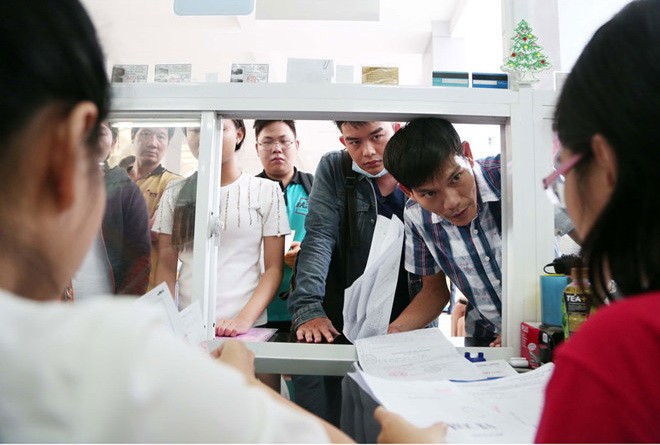 學生在本市一所私立大學提交登記入讀審核。