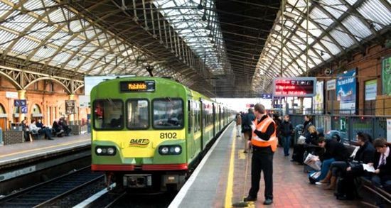 荷蘭火車站吸煙區兩年內全部消失。（圖源：互聯網）