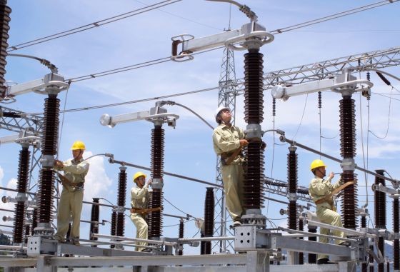 電力部門增添設備，提升服務質量。