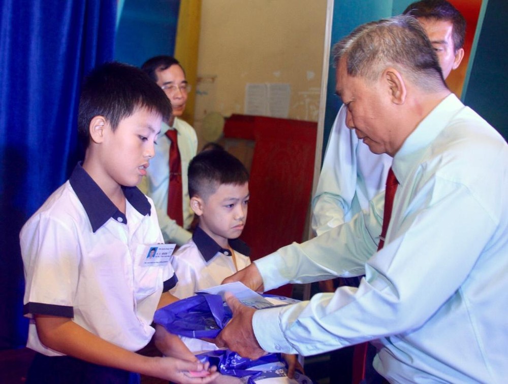 華人團體熱心教育事業 ảnh 1