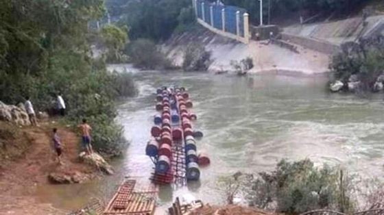 當地最近發生的浮橋側翻造成非法入境中國眾人墜河。（圖源：CTV）