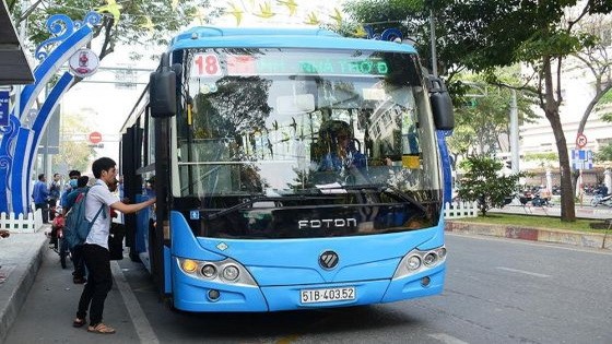 使用壓縮天然氣巴士可減少環境污染。