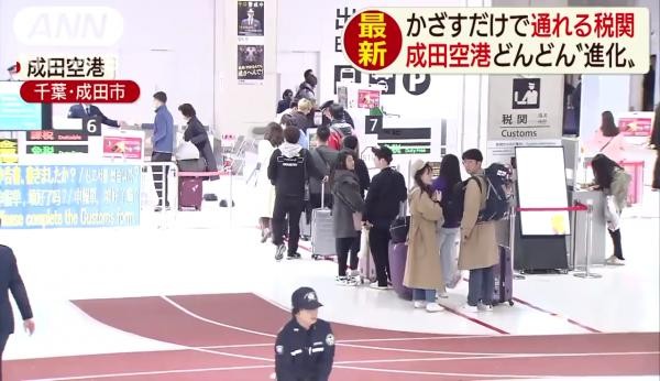 現時由海關人員審查的海關檢查大約需要30至40秒，不時出現排隊等候情況。（圖源：互聯網）