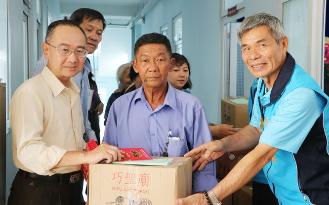 本報與台商協會濟貧 ảnh 2