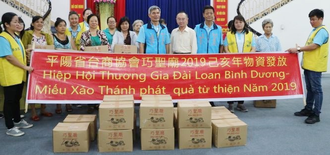 本報與台商協會濟貧 ảnh 1