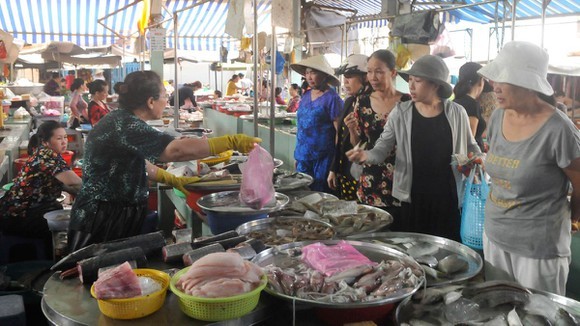 阮文追街市的買賣情況。