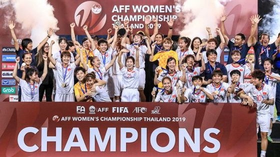 女國足獲獎勵５億元。圖為我國女足隊喜慶奪冠佳績。（圖源：互聯網）