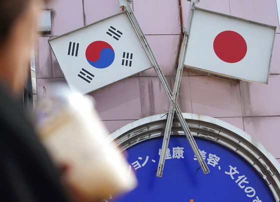 韓國駐日大使館日前收到疑似子彈金屬物及恐嚇信，信中揚言要槍擊韓國人。（圖源：AP）