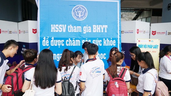 大中學生應參加醫保以得到更好的保健。