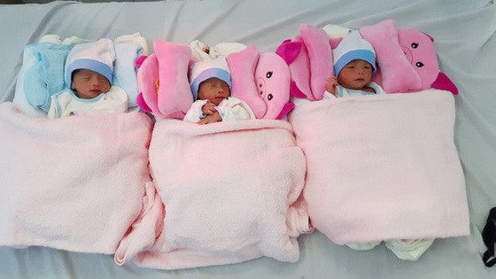 ３胞胎男嬰循序出生，體重分別為2.1、1.9和1.6公斤。（圖源：TTO）