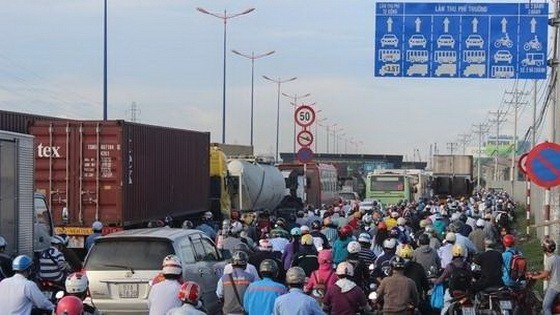 通往桔萊港周邊的街道經常堵塞。（圖源：田升）