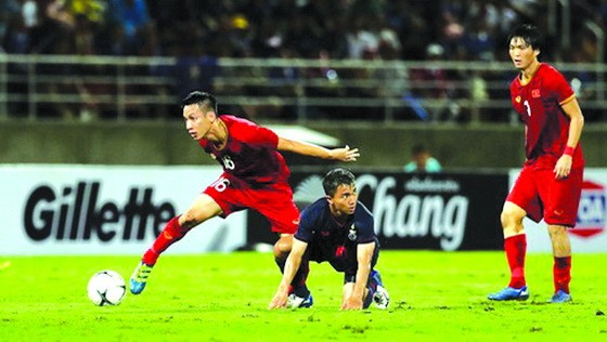 越南（紅衣）-泰國比賽一瞥。（圖源：互聯網）