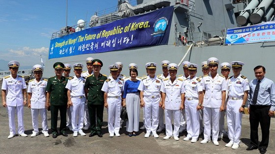 雙方代表合影。（圖源：越通社）