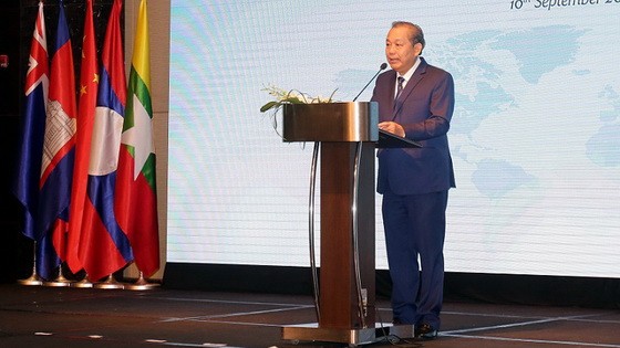 黨中央政治局委員、政府常務副總理張和平在會上致開幕詞。（圖源：潘英）